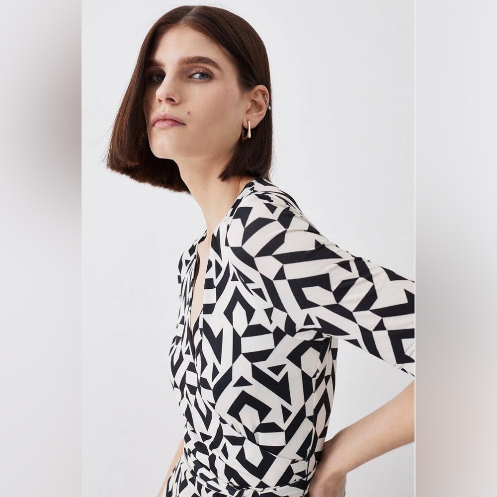 Karen Millen | Half Sleeve Geometric Printed Jersey Wrap Midi Dress Sz 8 | NWT - Picture 3 of 12
